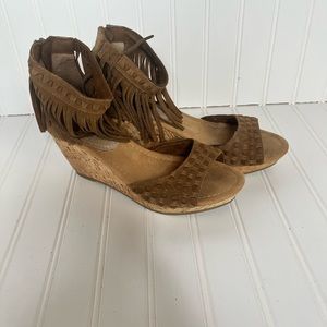 Minnetonka Isabel Wedge With Suede Fringe